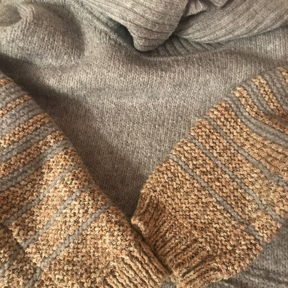 Beautiful cowl neck sweater - Picture 6 of 6